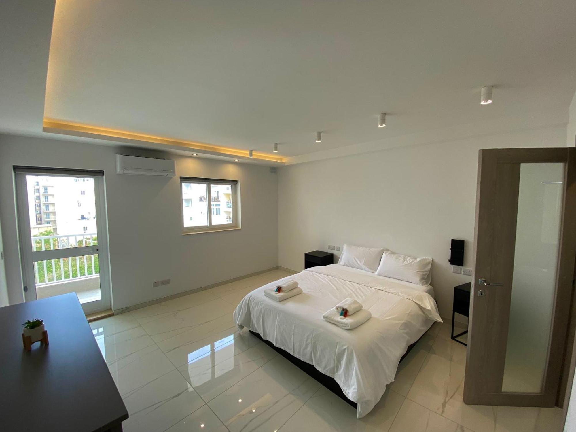 Tigne Sliema Three Bedrooms Apartment Екстер'єр фото