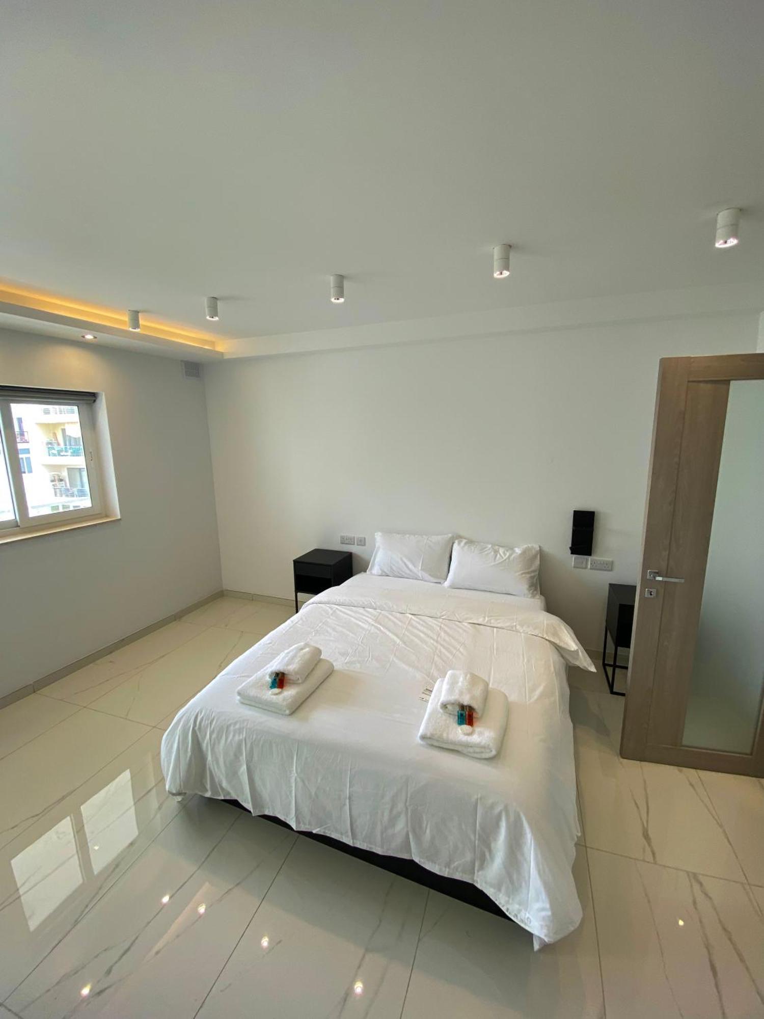 Tigne Sliema Three Bedrooms Apartment Екстер'єр фото