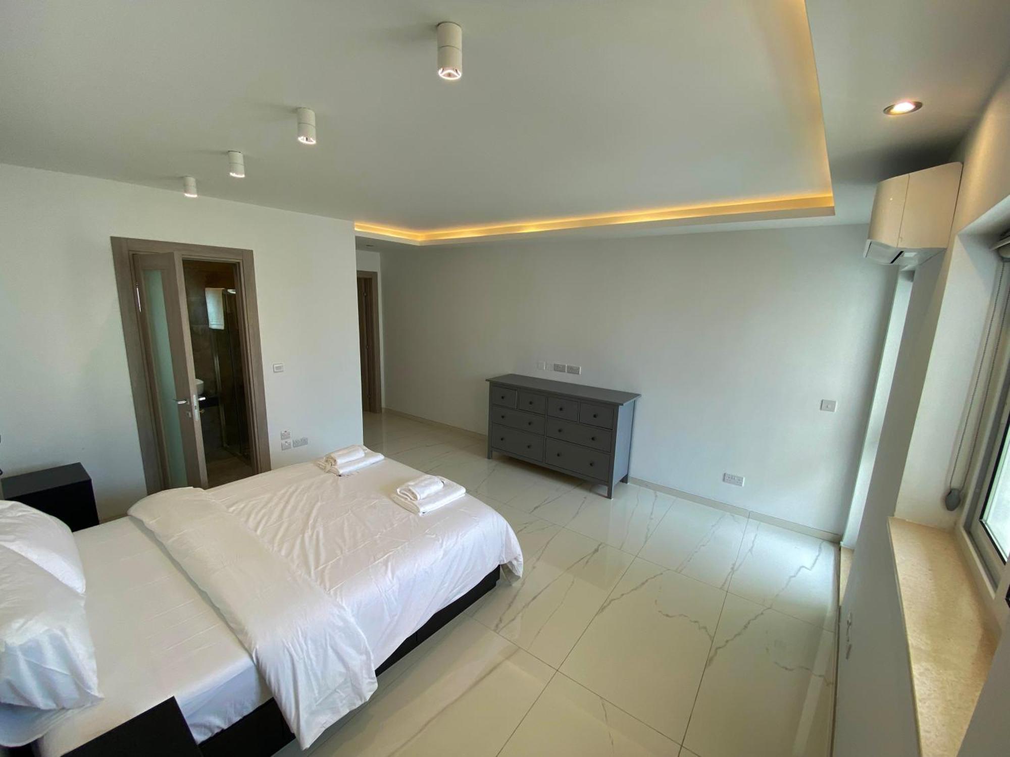 Tigne Sliema Three Bedrooms Apartment Екстер'єр фото