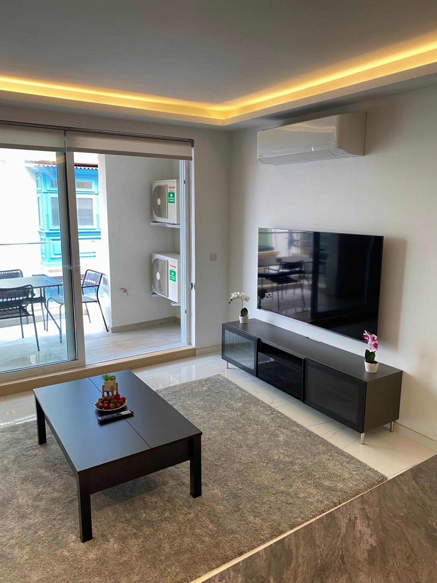 Tigne Sliema Three Bedrooms Apartment Екстер'єр фото