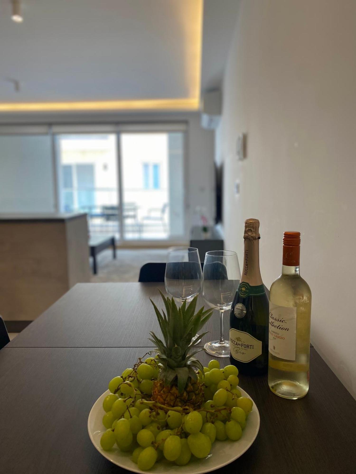 Tigne Sliema Three Bedrooms Apartment Екстер'єр фото